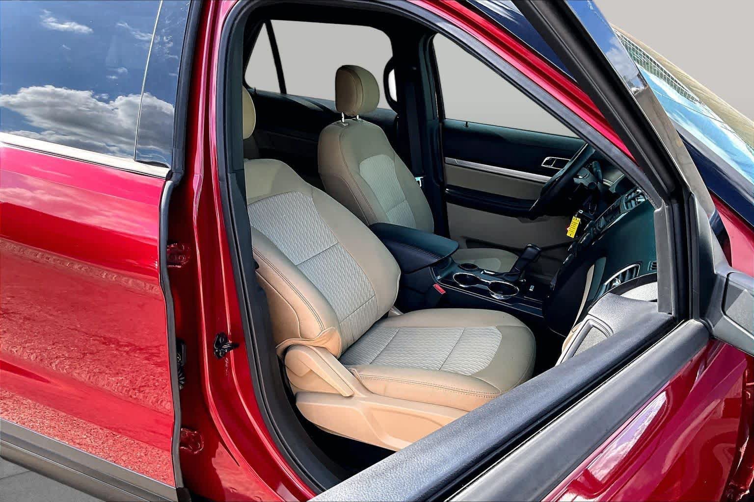 Used 2016 Ford Explorer FWD image 9