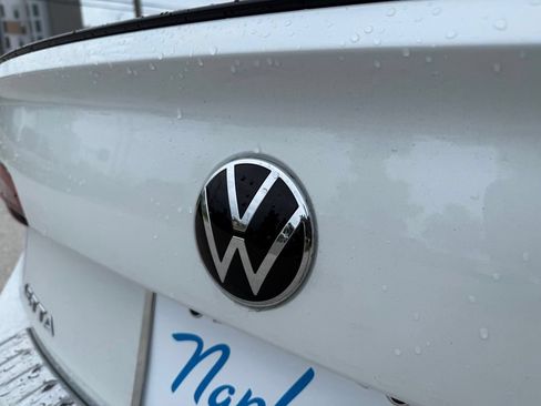 Used 2024 Volkswagen Jetta SE w/ Black Wheel Package FWD image 10