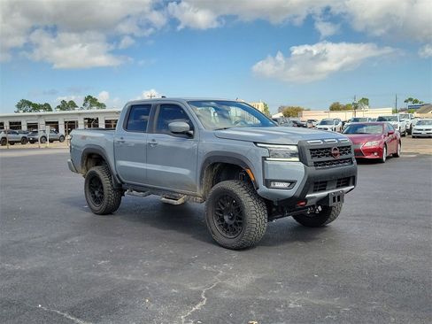 Used 2025 Nissan Frontier PRO-4X image 8