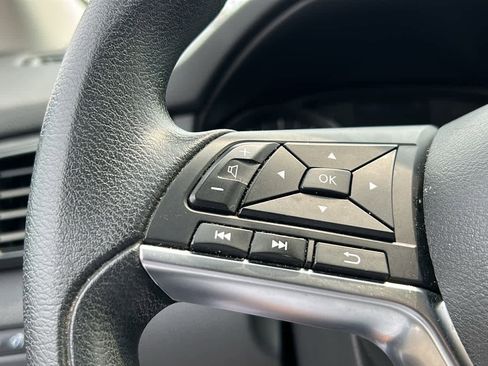 Used 2019 Nissan Rogue Sport S image 11