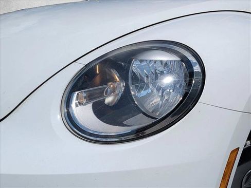 Used 2016 Volkswagen Beetle 1.8T S FWD image 2