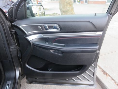 Used 2018 Ford Explorer Sport w/ Equipment Group 401A image 31