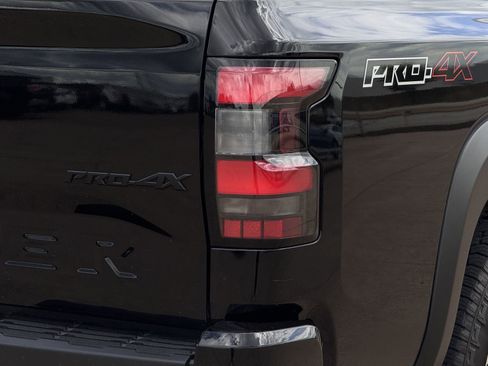 Used 2024 Nissan Frontier PRO-4X w/ Pro Convenience Package image 11