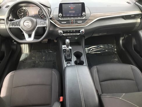 Used 2025 Nissan Altima 2.5 SV image 16