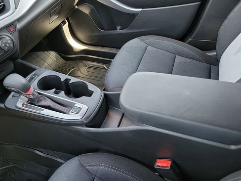 Used 2025 Chevrolet Trax RS w/ Sunroof Package image 25