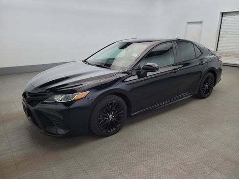 Used 2020 Toyota Camry SE image 2