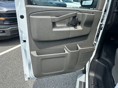 Used 2024 Chevrolet Express 2500 w/ Driver Convenience Package RWD image 10