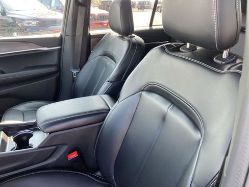 Certified 2025 Jeep Grand Cherokee Limited w/ Trailer Tow Package image 12