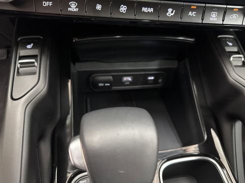 Used 2025 Kia Telluride S image 36