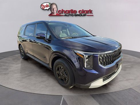 Used 2025 Kia Carnival LX FWD image 9