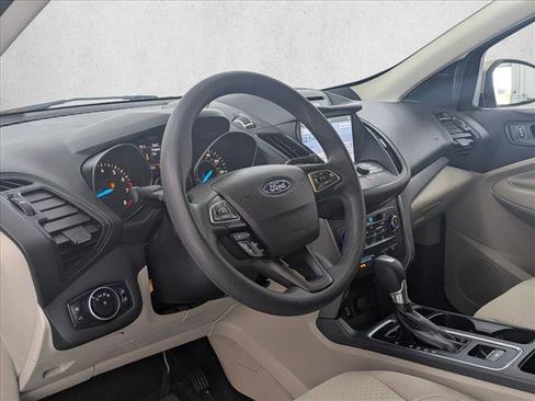 Used 2017 Ford Escape SE w/ Equipment Group 201A FWD image 10