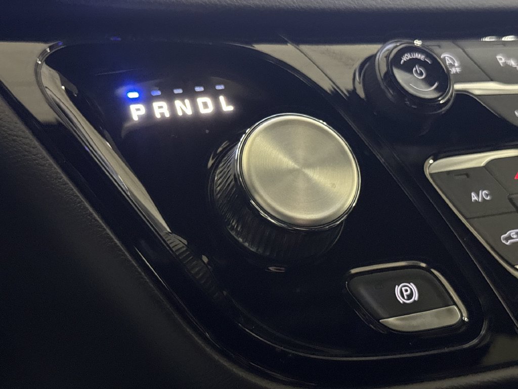 Used 2025 Chrysler Pacifica Select FWD image 17