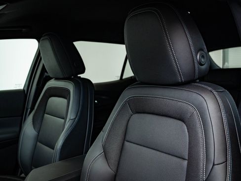 Used 2025 Chevrolet Equinox EV LT w/ Convenience Package image 22