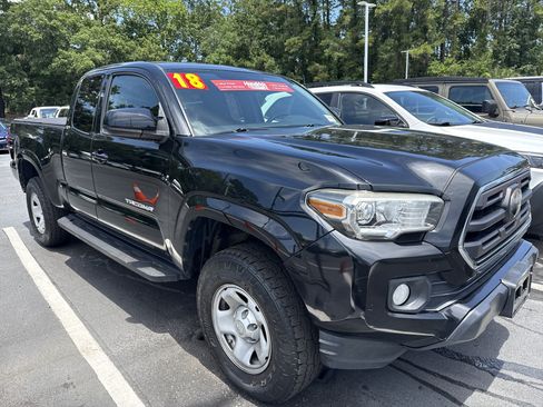 Used 2018 Toyota Tacoma SR5 AWD/4WD image 2