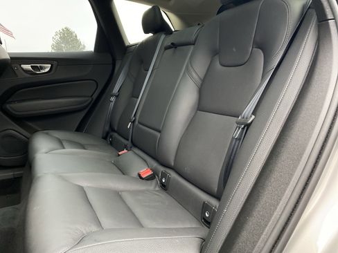 Used 2025 Volvo XC60 B5 Plus image 8