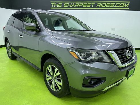 Used 2020 Nissan Pathfinder SV image 2