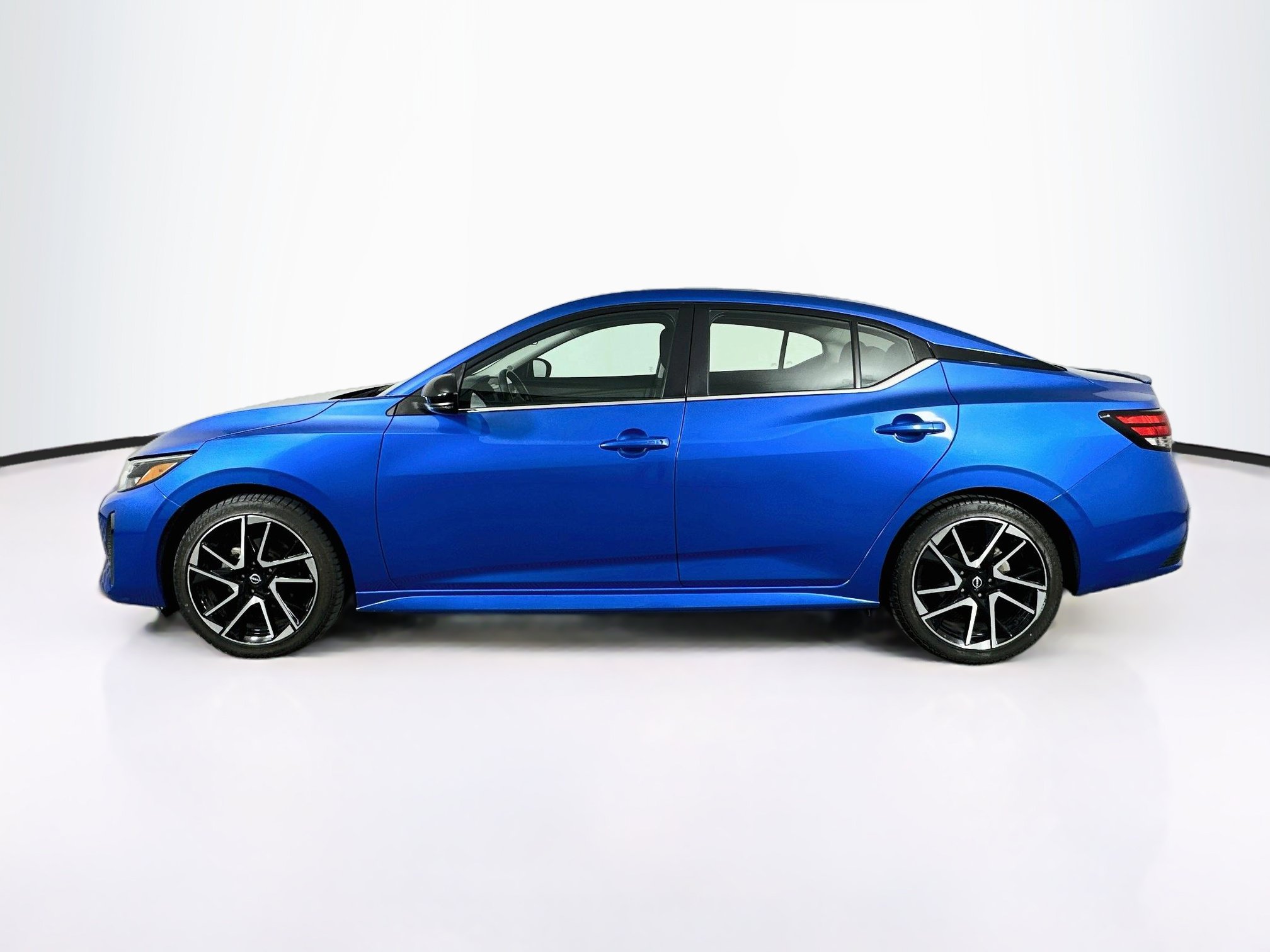 Used 2025 Nissan Sentra SR FWD image 4