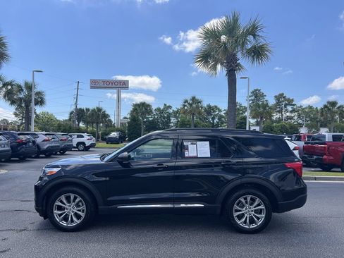 Used 2021 Ford Explorer XLT w/ Equipment Group 202A AWD/4WD image 7