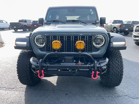 Used 2024 Jeep Wrangler Unlimited Rubicon image 2