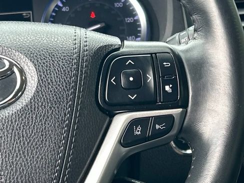Used 2019 Toyota Highlander XLE AWD/4WD image 41