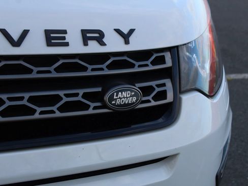 Used 2017 Land Rover Discovery Sport SE AWD/4WD image 33