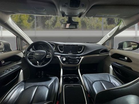 Used 2023 Chrysler Pacifica Limited FWD image 26