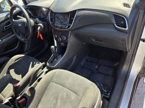 Used 2018 Chevrolet Trax LS image 16
