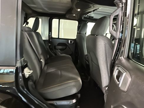 Used 2024 Jeep Wrangler Unlimited w/ Convenience Group AWD/4WD image 31