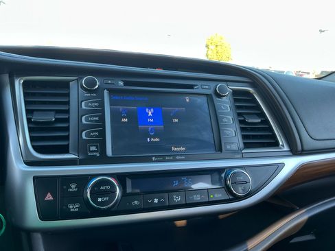 Used 2019 Toyota Highlander Limited Platinum image 12