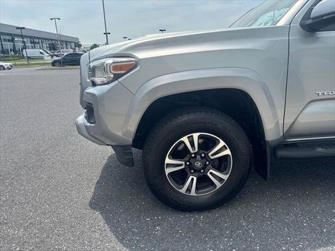 Used 2017 Toyota Tacoma TRD Sport w/ Tow Package (A/T) AWD/4WD image 12