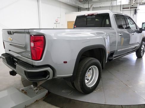Used 2024 Chevrolet Silverado 3500 High Country w/ High Country Premium Package AWD/4WD image 7
