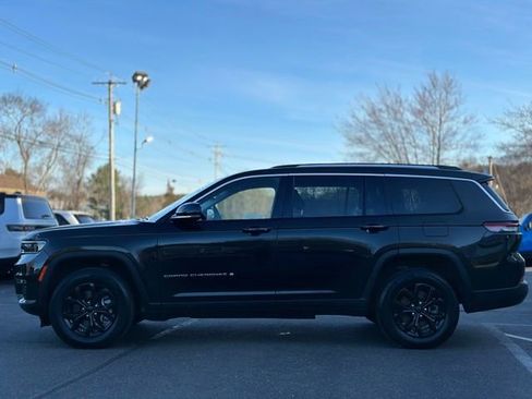 Used 2023 Jeep Grand Cherokee L Limited w/ Luxury Tech Group II AWD/4WD image 3