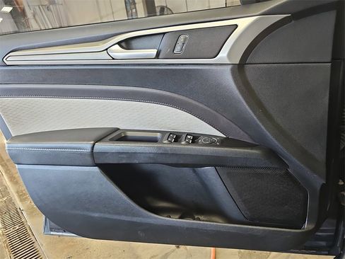 Used 2019 Ford Fusion SE w/ Equipment Group 151A image 25