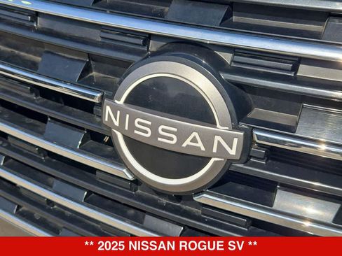 Used 2025 Nissan Rogue SV AWD/4WD image 11