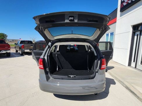 Used 2019 Dodge Journey SE FWD image 24
