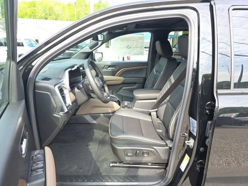 New 2026 GMC Canyon Denali w/ LPO, Black Badging Package AWD/4WD image 6