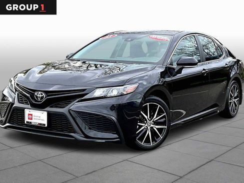 Certified 2023 Toyota Camry SE image 1