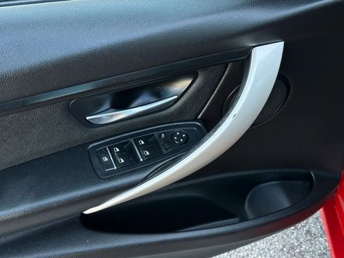 Used 2018 BMW 320i xDrive Sedan image 12