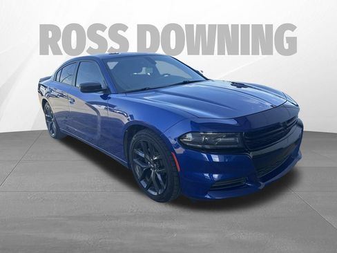 Used 2020 Dodge Charger SXT w/ Blacktop Package RWD image 3