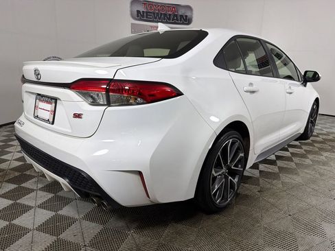 Used 2022 Toyota Corolla SE FWD image 3
