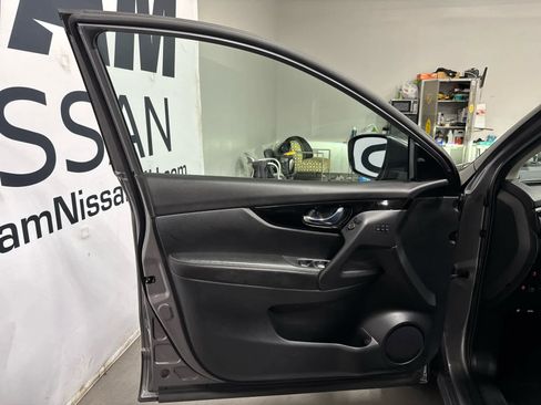 Used 2022 Nissan Rogue Sport SL w/ Premium Package image 9