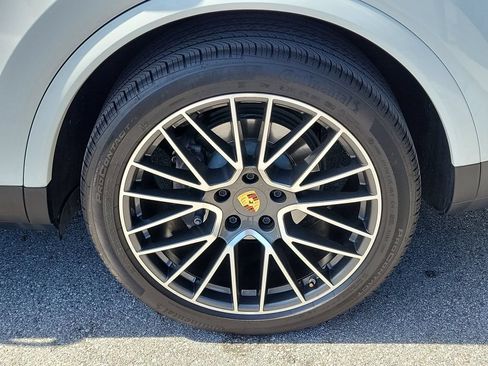 Certified 2023 Porsche Cayenne AWD/4WD image 11