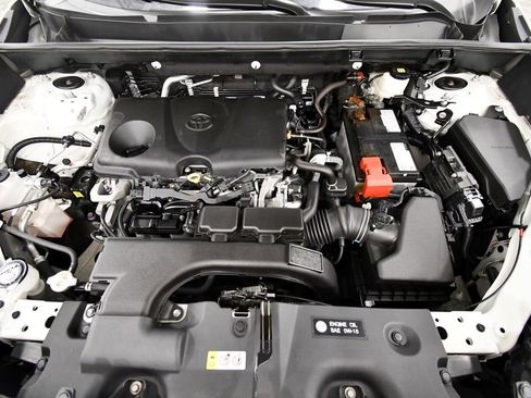 Used 2021 Toyota RAV4 LE AWD/4WD image 12