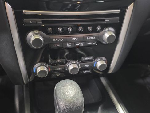 Used 2020 Nissan Pathfinder SV image 23