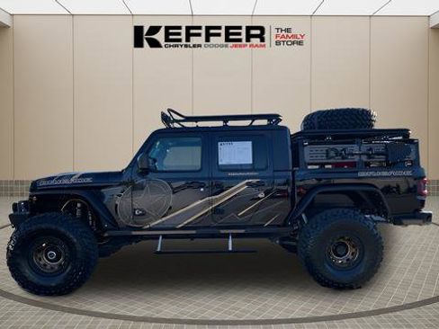 Used 2023 Jeep Gladiator Willys image 2