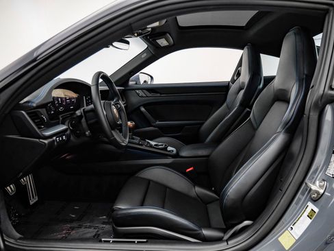 Used 2025 Porsche 911 Carrera T RWD image 33