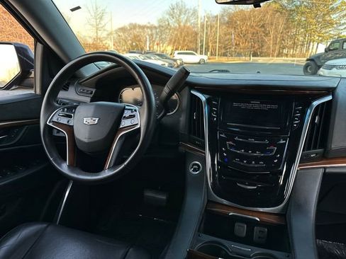 Used 2017 Cadillac Escalade ESV Premium Luxury image 18