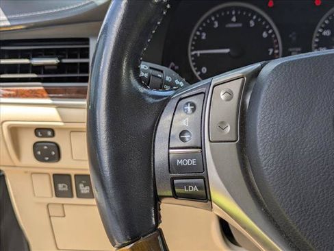 Used 2015 Lexus ES 350 w/ Ultra Luxury Package FWD image 11