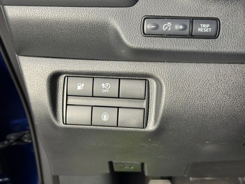 Used 2025 Nissan Leaf S image 16