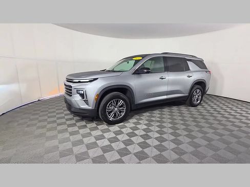 Used 2024 Chevrolet Traverse LT AWD/4WD image 47
